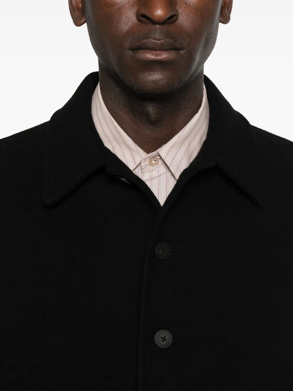 Jacquemus Jack met knoopsluiting en geribbelde zoom Zwart