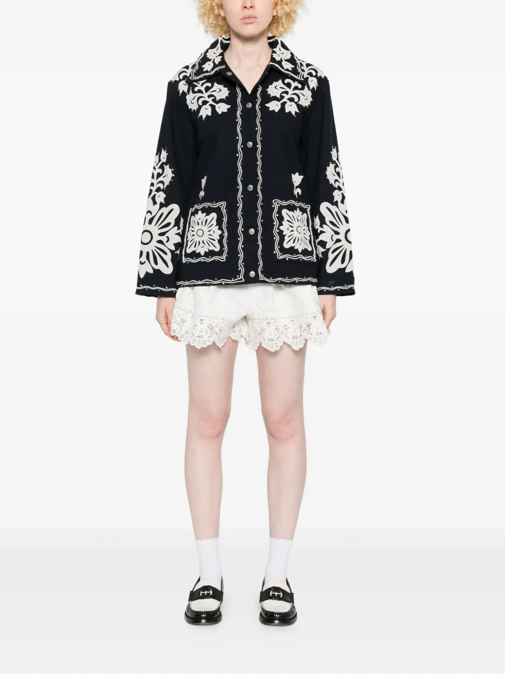 Sea lace-trimmed pleated shorts | Short Shorts | Image 2