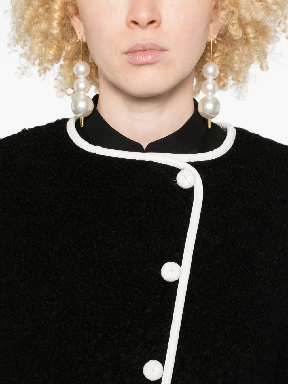 Malina Buttoned Cropped Jacket In Black