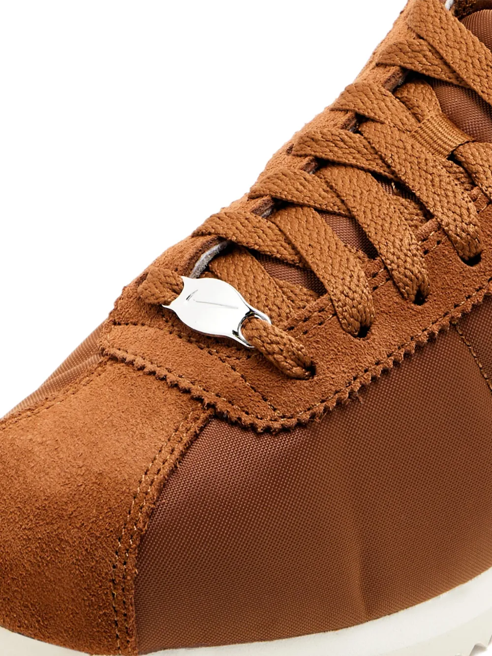 Nike Cortez sneakers met logopatch Bruin