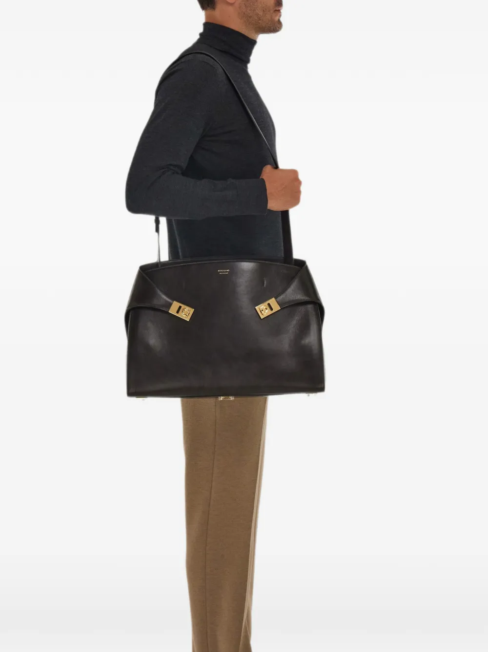 Ferragamo Hug leren shopper met gespdetail Bruin
