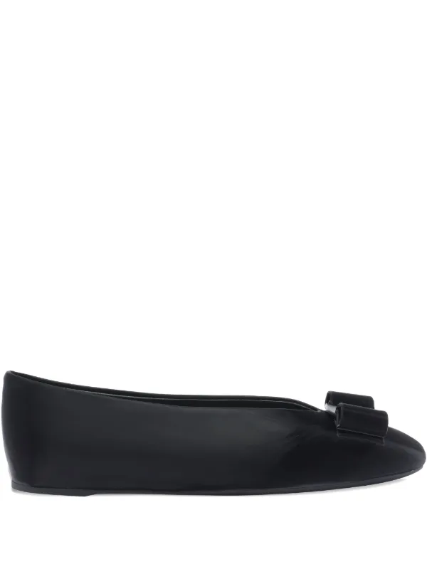 Ferragamo Vera フラットシューズ | ブラック | FARFETCH JP