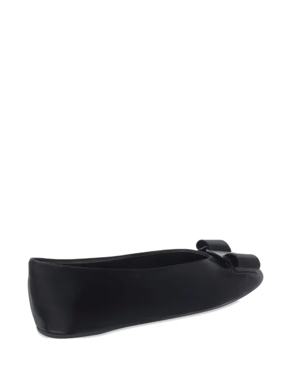 Ferragamo Vera フラットシューズ | ブラック | FARFETCH JP