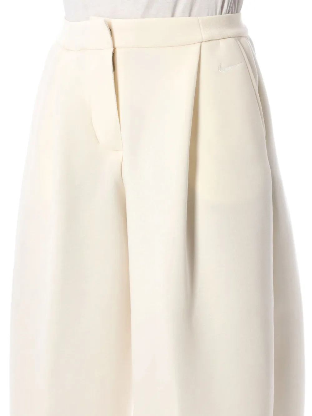 Nike Geplooide trainingsbroek met borduurwerk Wit