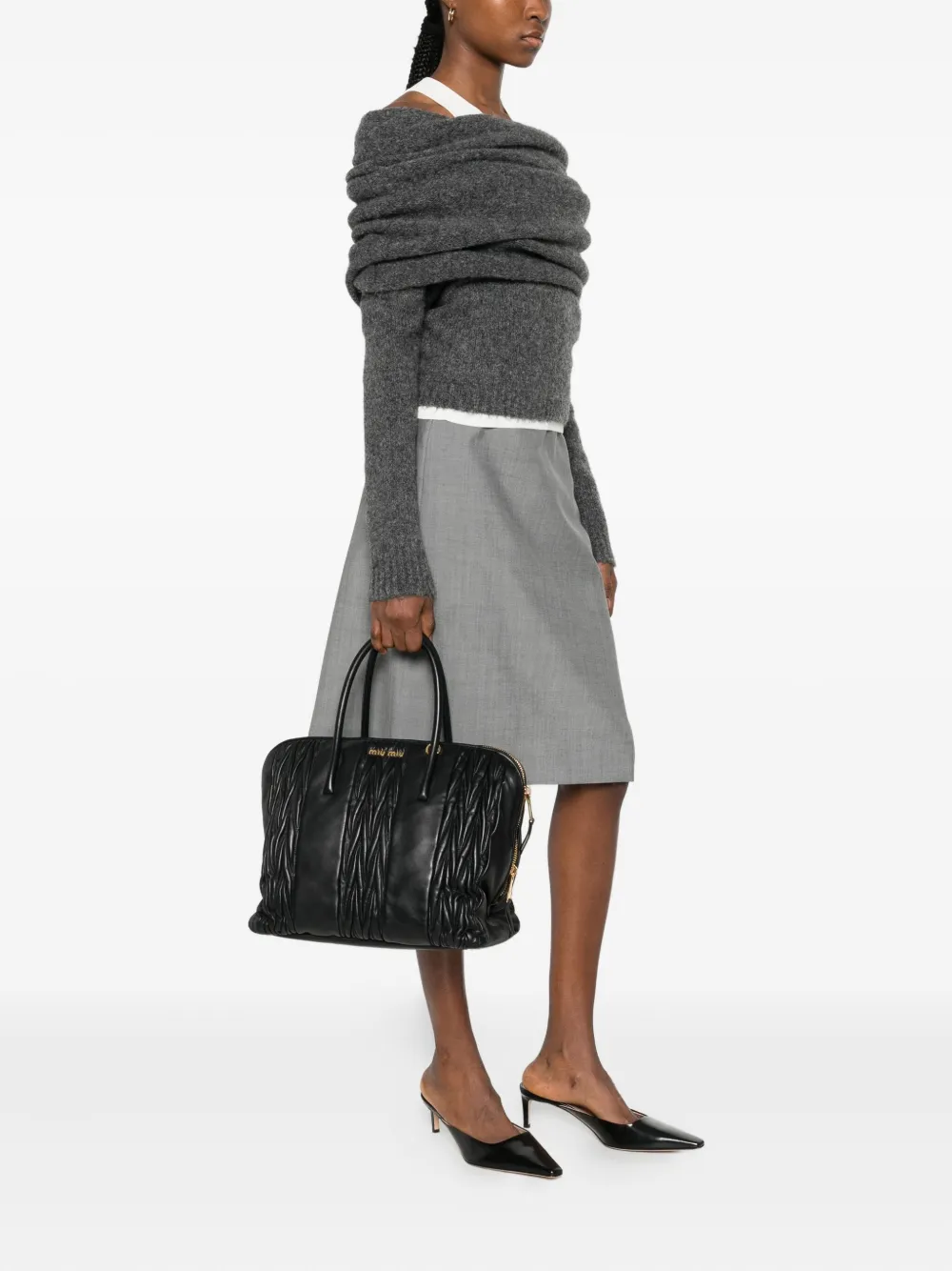 Miu Miu logo-plaque shoulder bag - Zwart