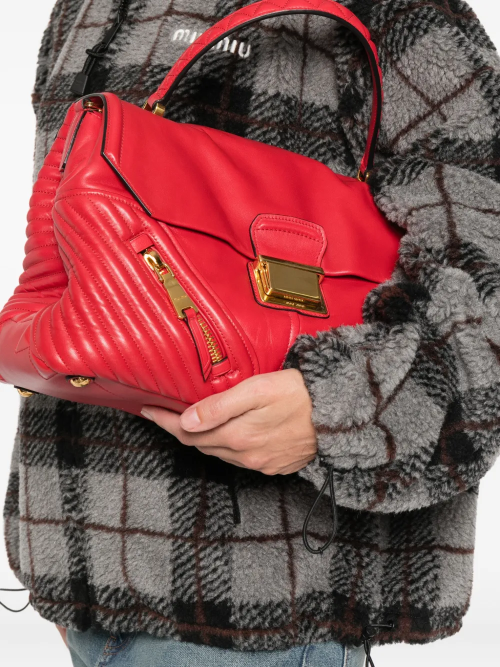 Miu Miu zip-fastening quilted tote bag | Image 2