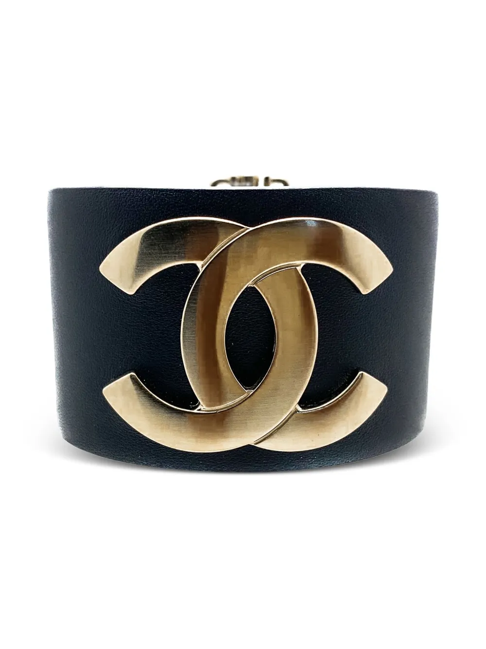 CHANEL Pre-Owned 2017 leather interlocking CC logo cuff bracelet - Oro