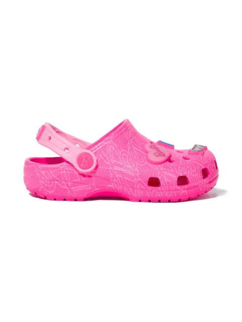 Crocs Kids sandalias estilo zuecos en colaboración con Barbie
