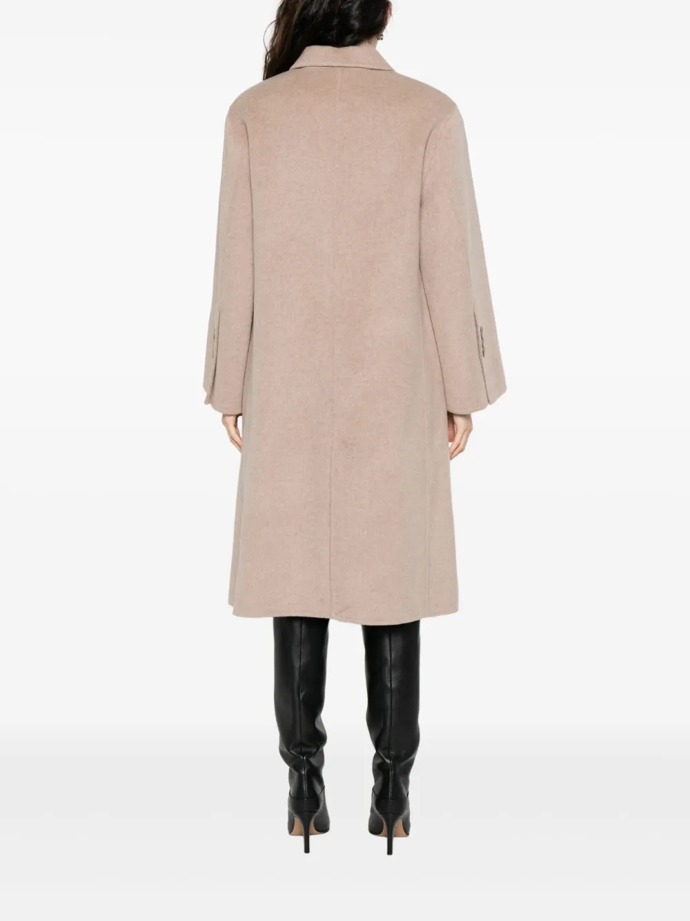 By Malene Birger Jas met enkele rij knopen en ronde kraag Beige