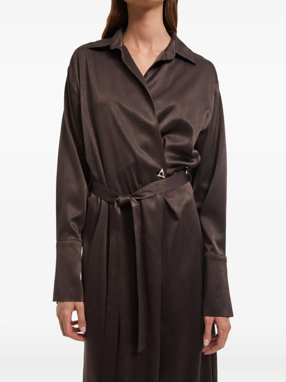 AERON Fara midi-jurk met wikkel-effect Bruin