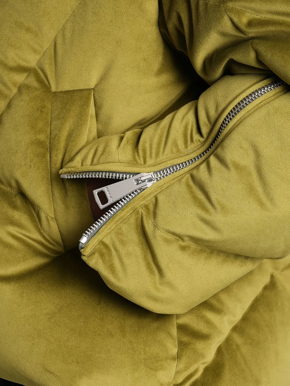 Khrisjoy Gewatteerd donsjack met fluwelen-effect Groen