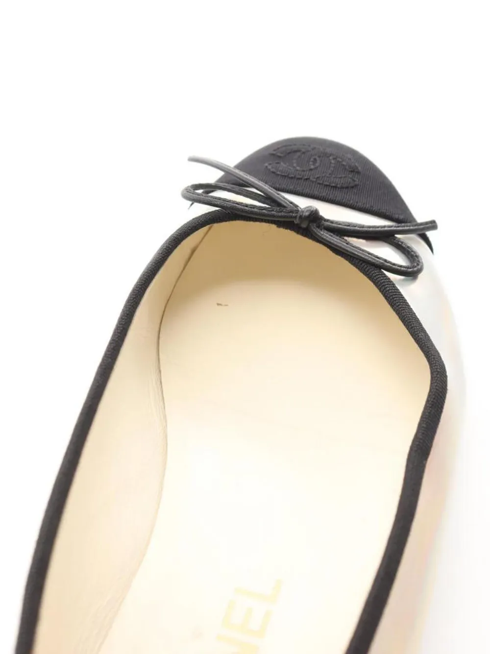 Pre-owned Chanel Cc Iridescent Ballet Flats In Silver
