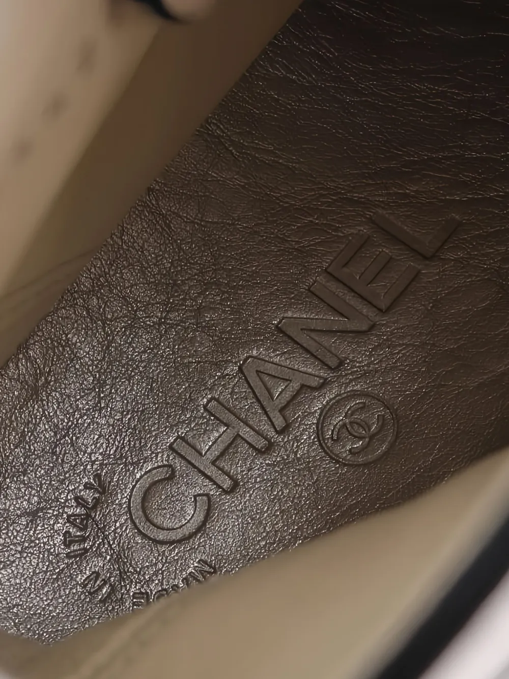 Pre-owned Chanel Coco Mark High-top Sneakers In White