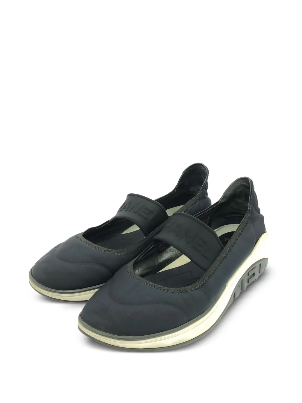 CHANEL Pre-Owned Sneakers met plateauzool en logodetail - Zwart