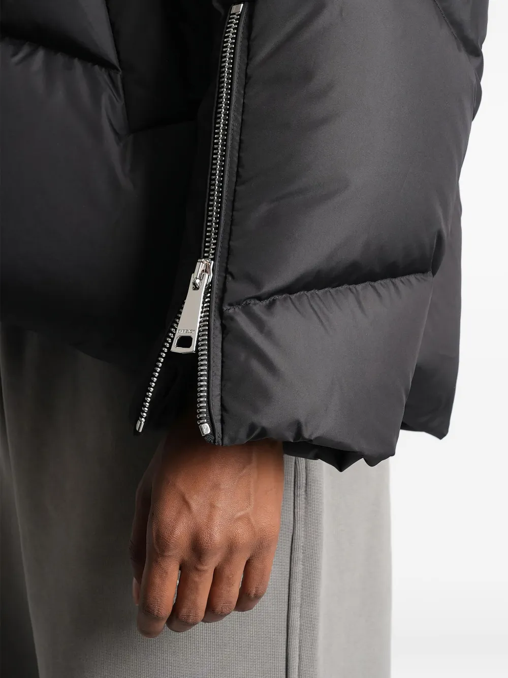 Khrisjoy Gewatteerd donsjack met capuchon Zwart