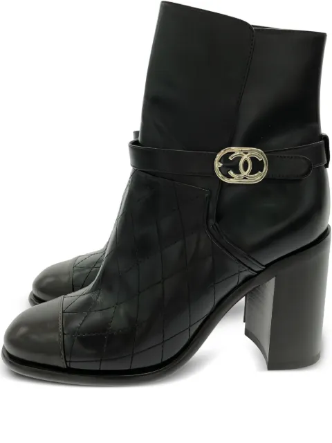 CHANEL Pre-Owned 90mm quilted buckle boots
