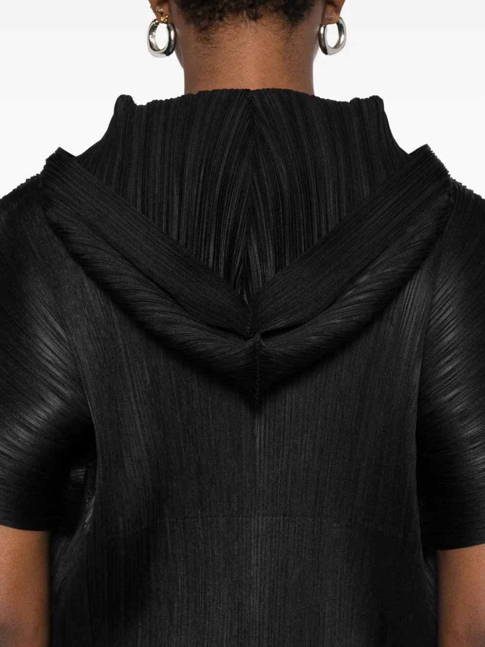 Pleats Please Issey Miyake Geplooid T-shirt met capuchon Zwart