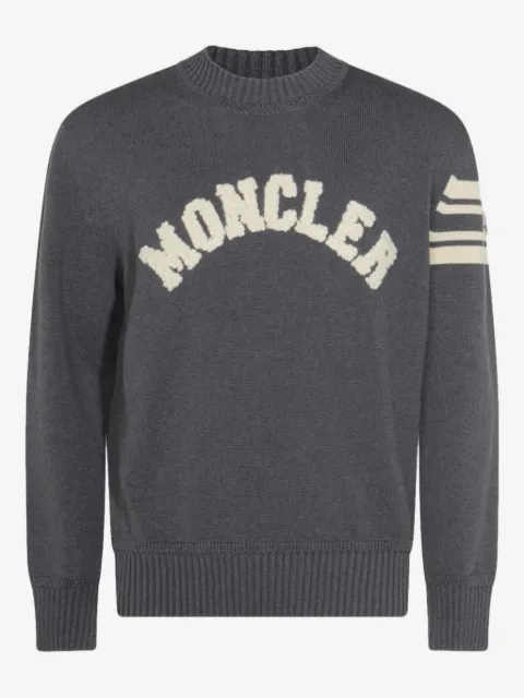 Moncler سويتر بأكمام مخططة وتطريز شعار الماركة