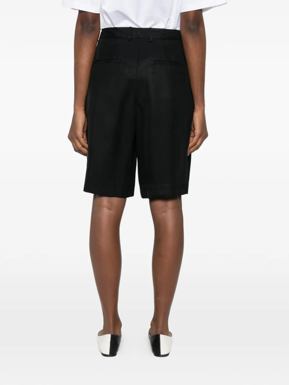 The Frankie Shop Marfa geplooide zijden shorts Zwart