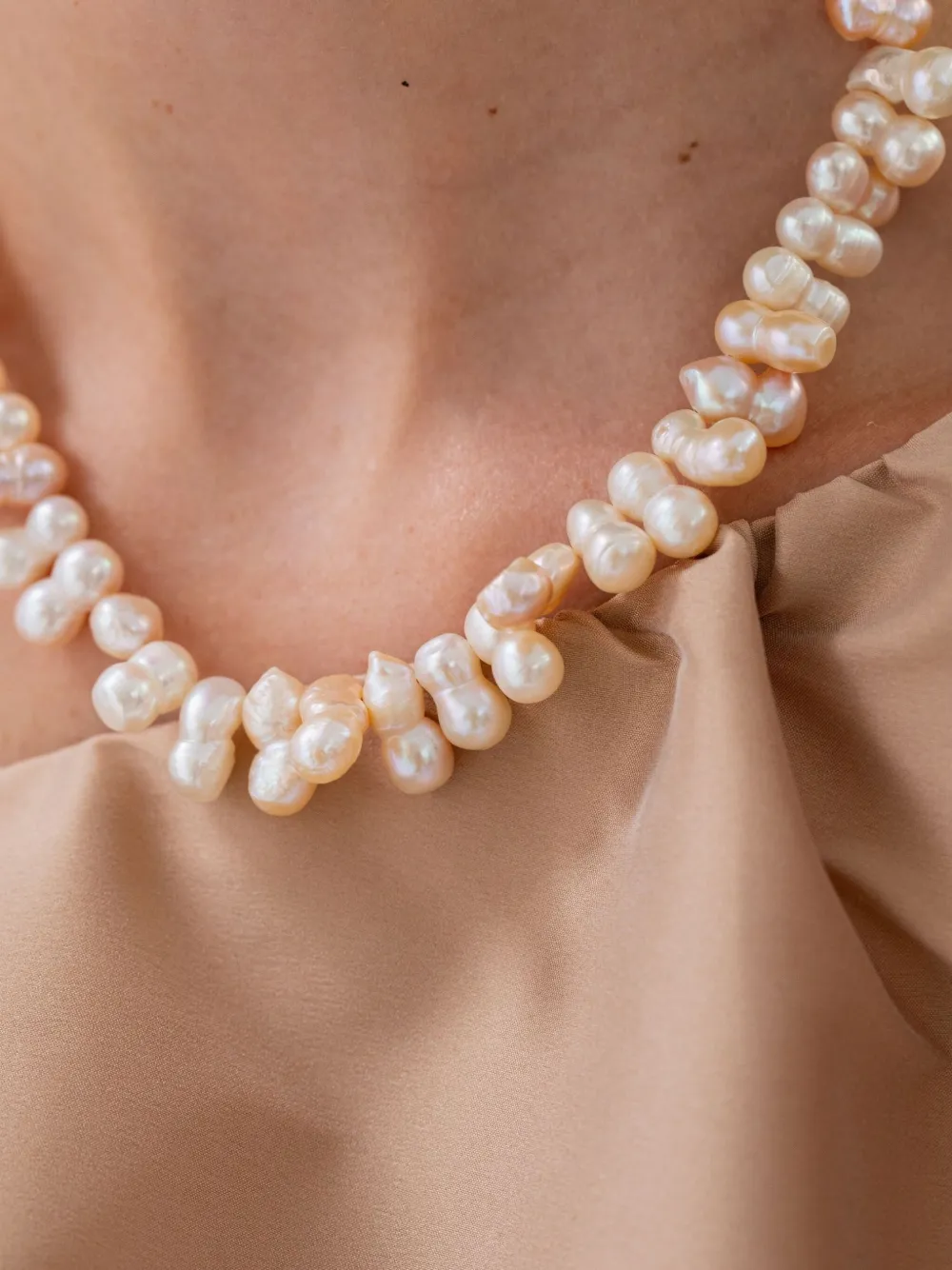 Jennifer Behr Lainey halsketting verfraaid met parels - Beige