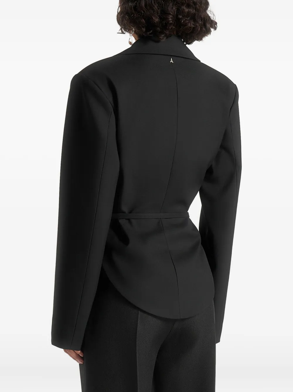 Manière De Voir Yuna Plunge-tailored Belt Blazer In Black