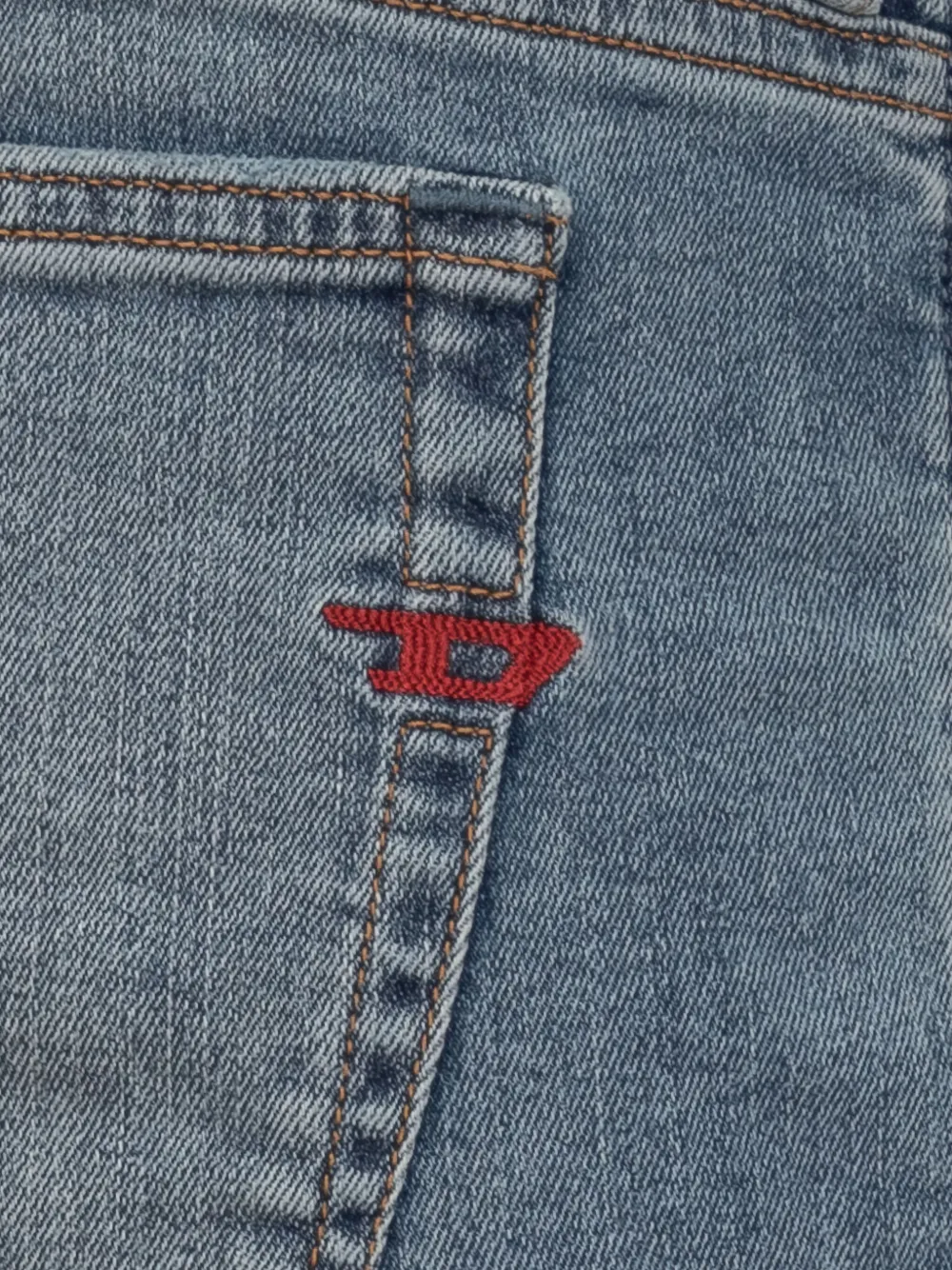Diesel 1979 Sleenker jeans met logoplakkaat Blauw