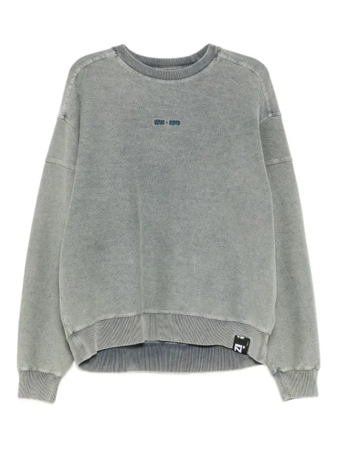 izzue logo embellishment sweater