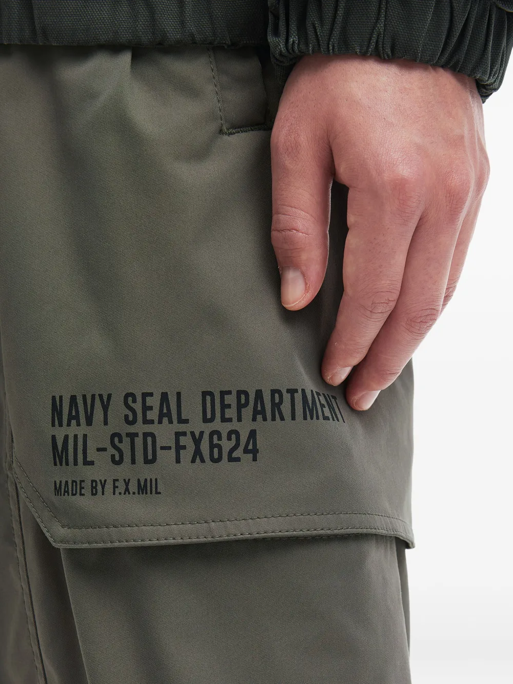 Fingercroxx Cargo-pocket Elasticated Trousers In Green
