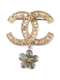 CHANEL Pre-Owned 2018 interlocking-logo flower brooch - Gold