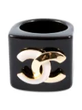 CHANEL Pre-Owned 2000s resin logo-detail ring - Gold