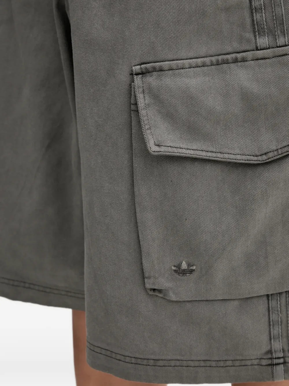 adidas Shorts met cargo zak Grijs