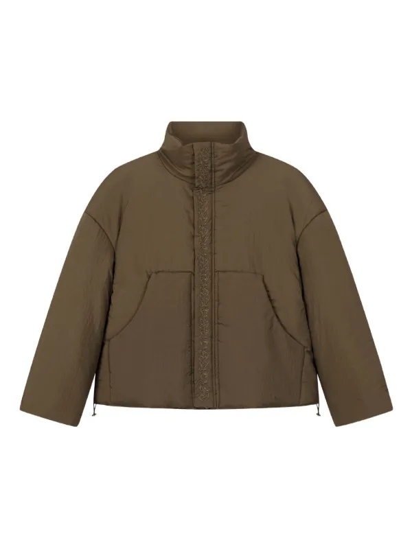 chamarra capitonada con detalle bordado