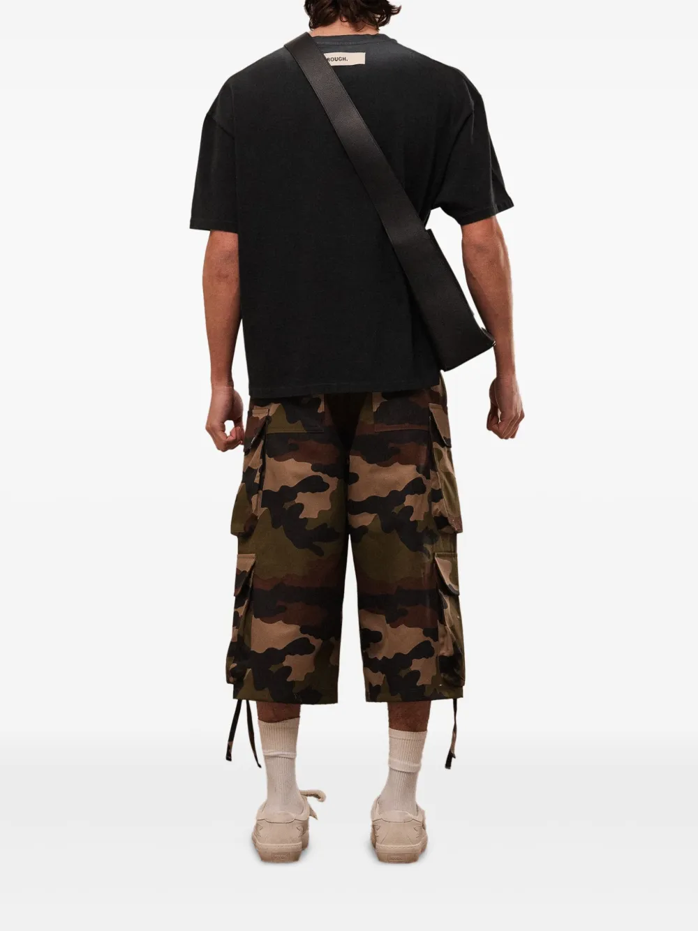 ROUGH. Shorts met camouflageprint en cargo zakken Groen