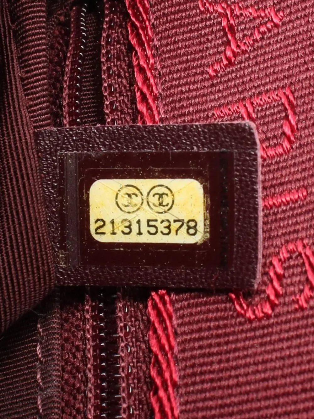 Pre-owned Chanel 2015-2016 Paris Salzburg Mini Quilted Glazed Calfskin And Felt Edelweiss Flower Flap Crossbody Bag In Red