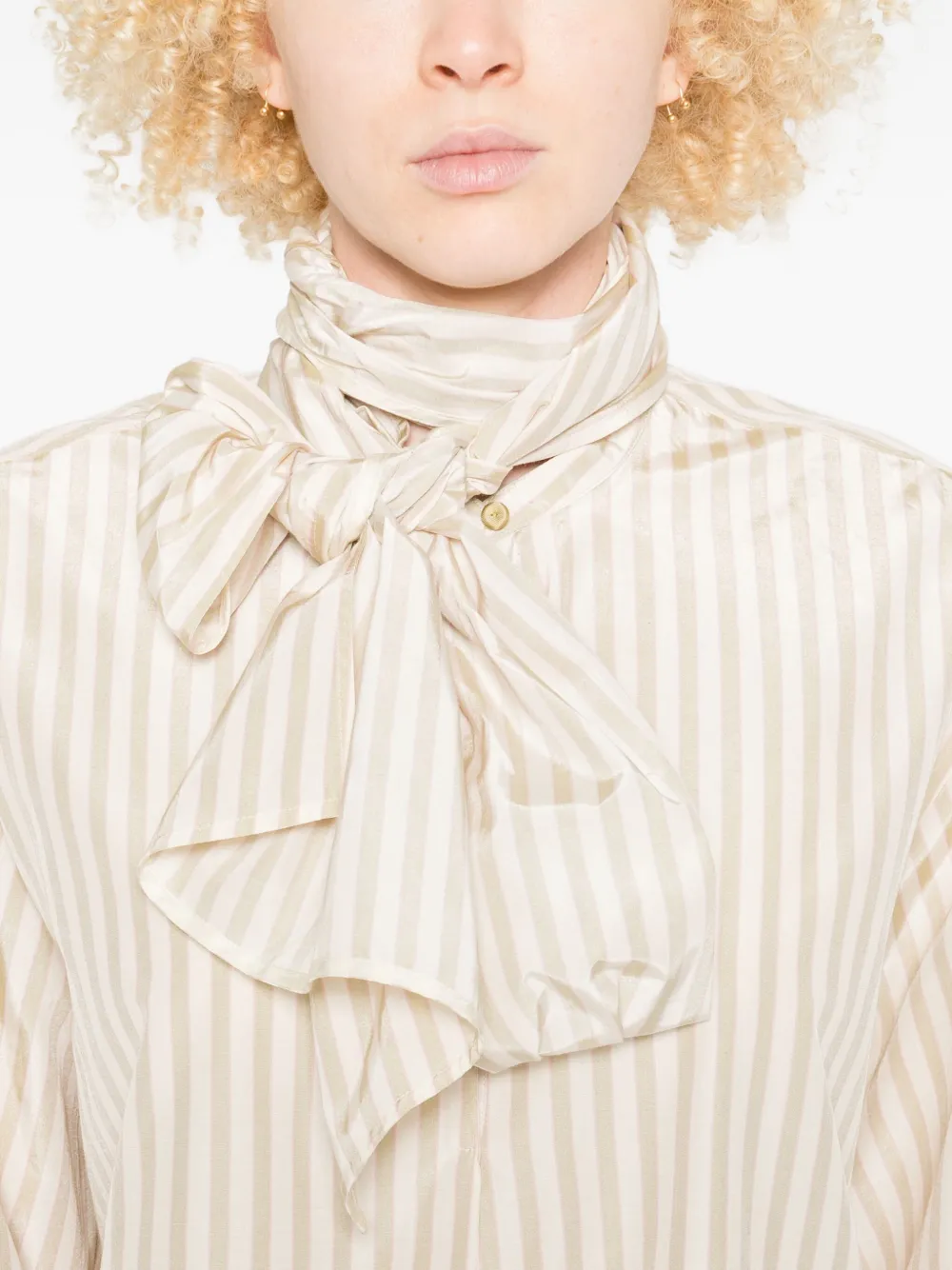 Forte Gestreepte blouse met gestrikte hals Beige