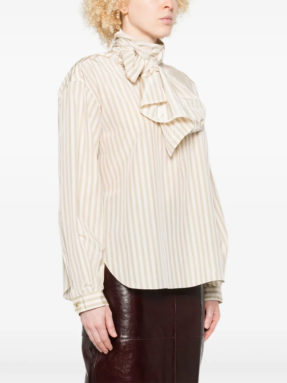 Forte Gestreepte blouse met gestrikte hals Beige