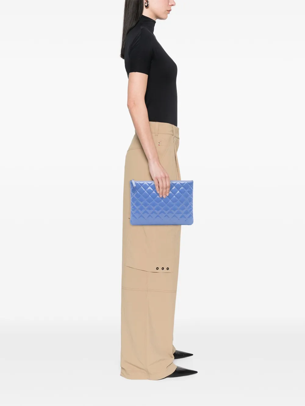 CHANEL Pre-Owned 2016-2017 Medium Quilted Patent O Case clutch bag | Pre-Owned | Image 2