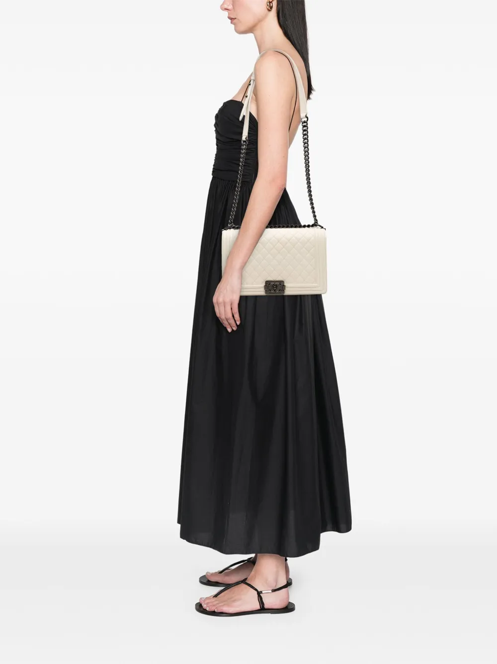 CHANEL Pre-Owned 2018 Medium Quilted Lambskin Boy Flap crossbody bag | Pre-Owned | Image 2