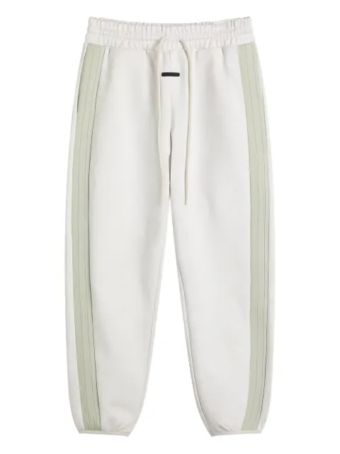 adidas pants con rayas laterales en colaboración con Fear Of God