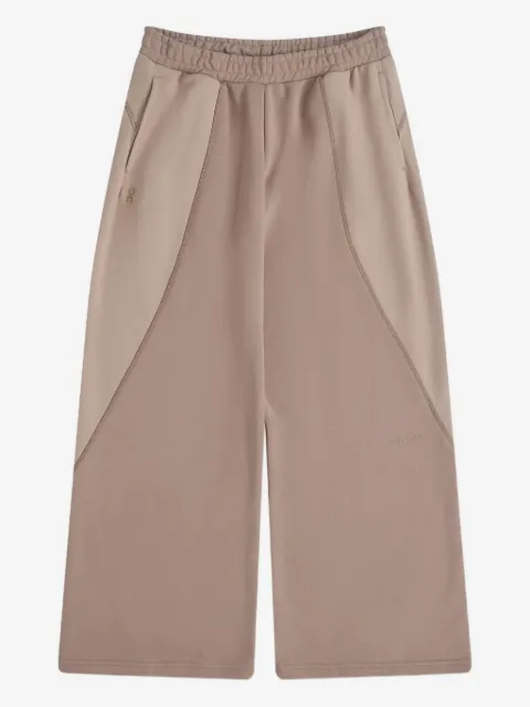 On  pantalones a paneles