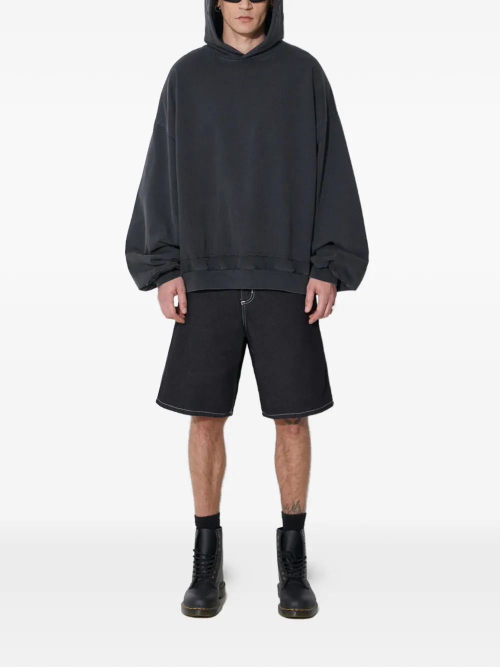 Carhartt WIP contrast-stitch logo-patch shorts | Denim Shorts | Image 2