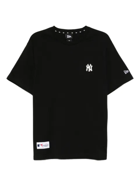 NEW ERA CAP T-Shirt mit Logo-Applikation