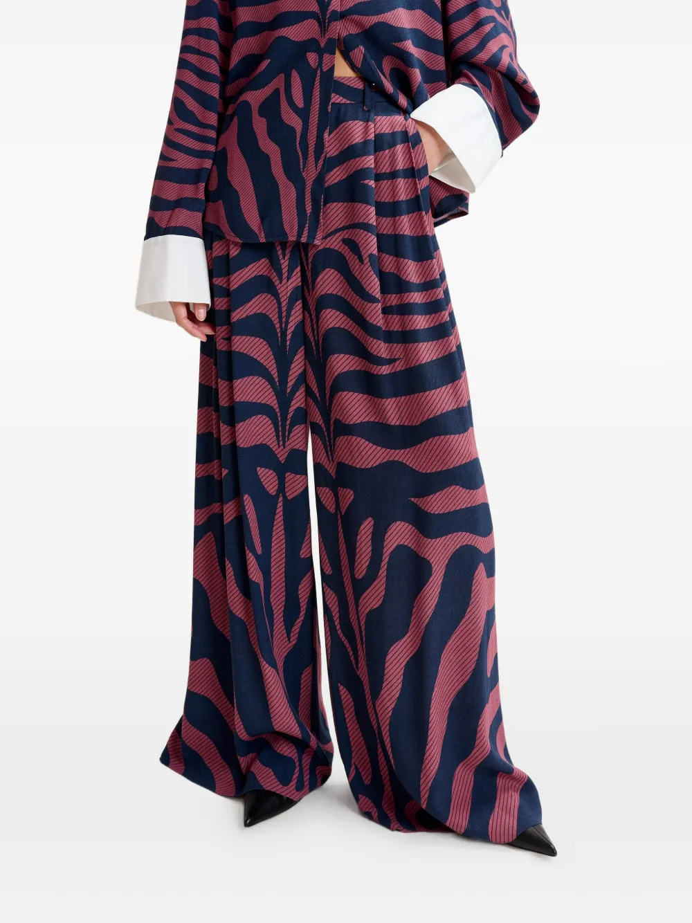 Essentiel Antwerp Side-pockets Pleated Trousers In Pink