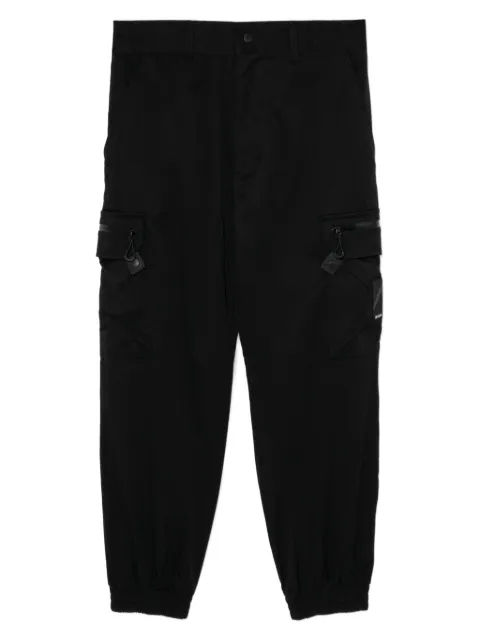 izzue logo-patched trousers 