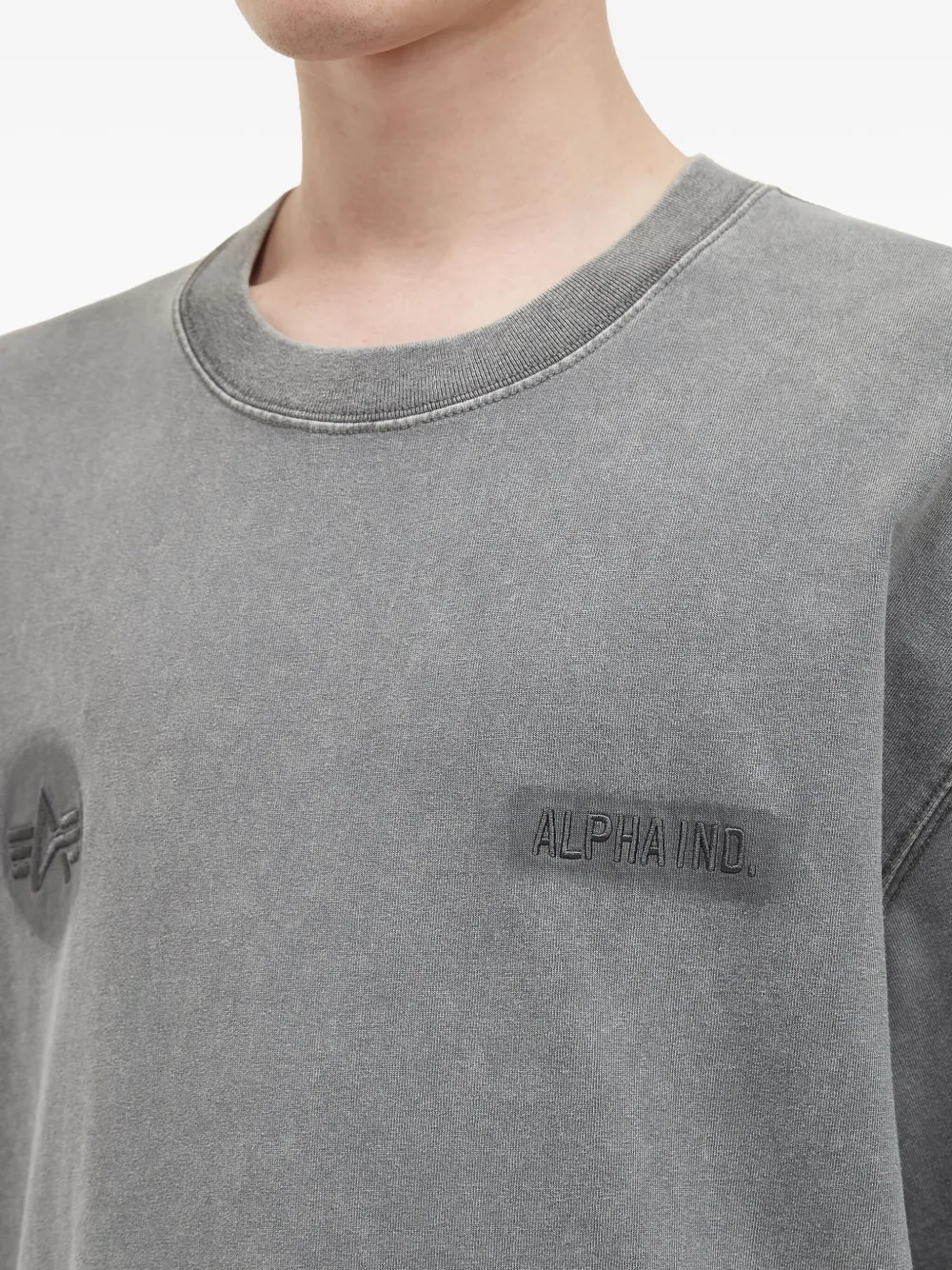 Alpha Industries Logo-patch Embroidered T-shirt In Blue