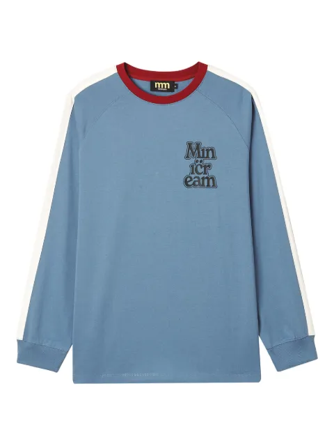 Mini Cream playera con mangas raglán y letras del logo