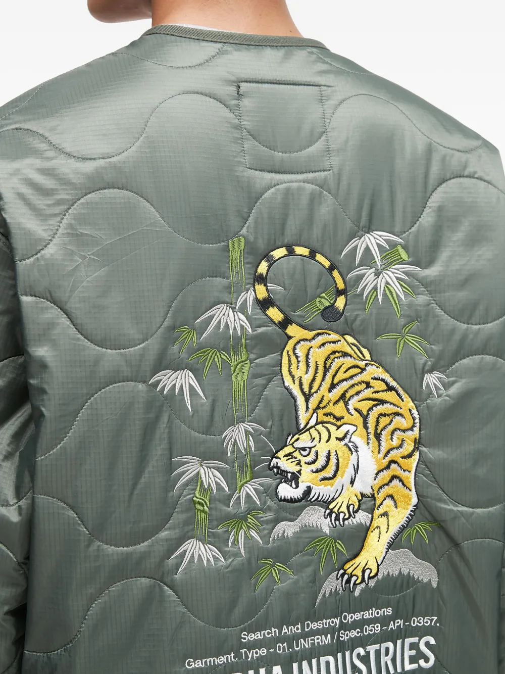 Alpha Industries Gewatteerd jack met geborduurde tijger Groen
