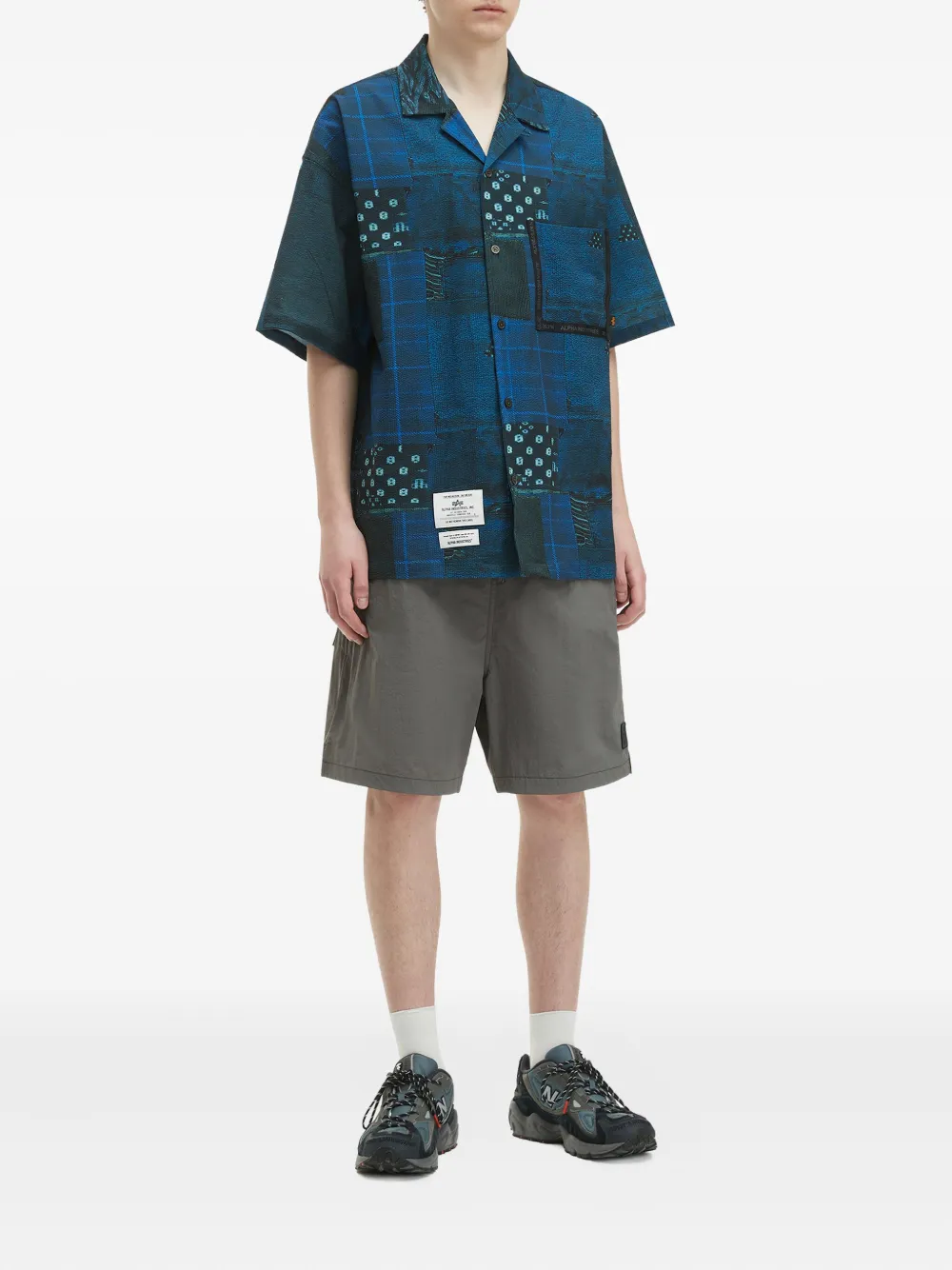 Alpha Industries patch-detail side-pocket shorts | Bermuda Shorts | Image 2