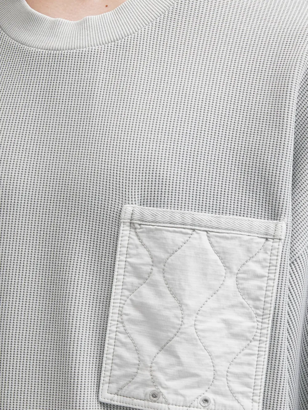 Aftermaths Quilted-pocket Long-sleeves T-shirt In Gray