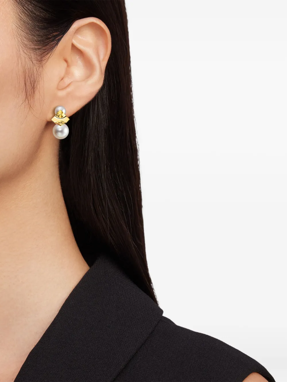 Tasaki 18k Yellow Gold Square Leaf Pearl Earrings In Gold